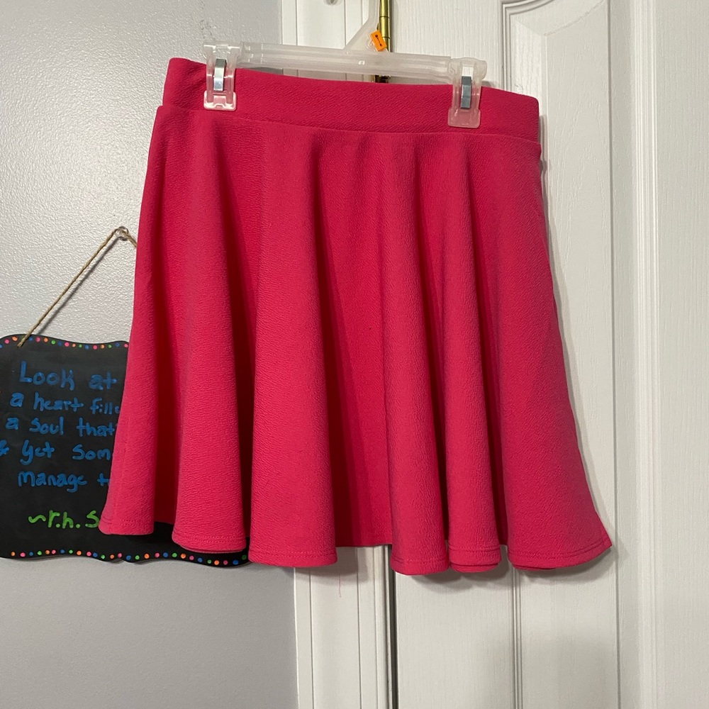 Pink pleated skirt